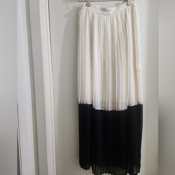 Sabine White Black Accordian Pleats Maxi Skirt XS - Picture 1 of 8